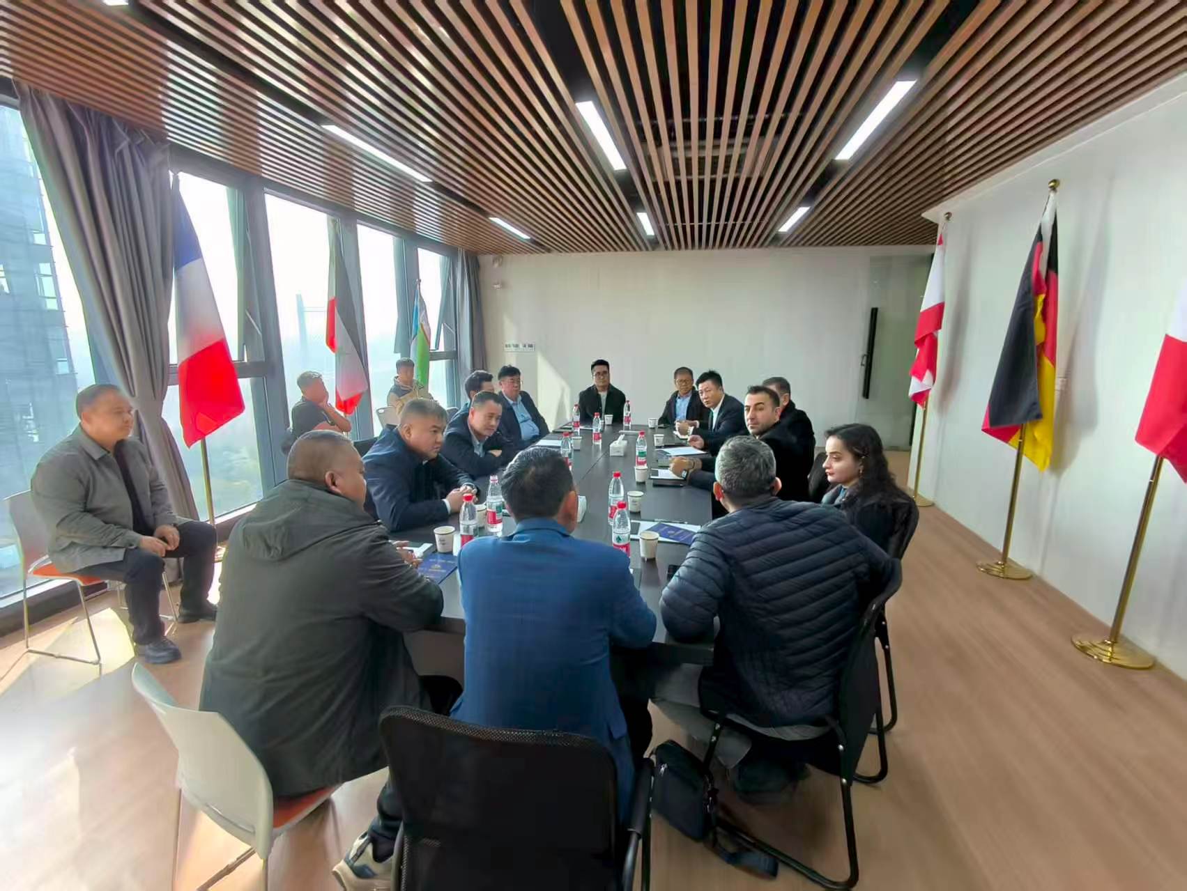 地方商务局领导莅临华门考察交流
